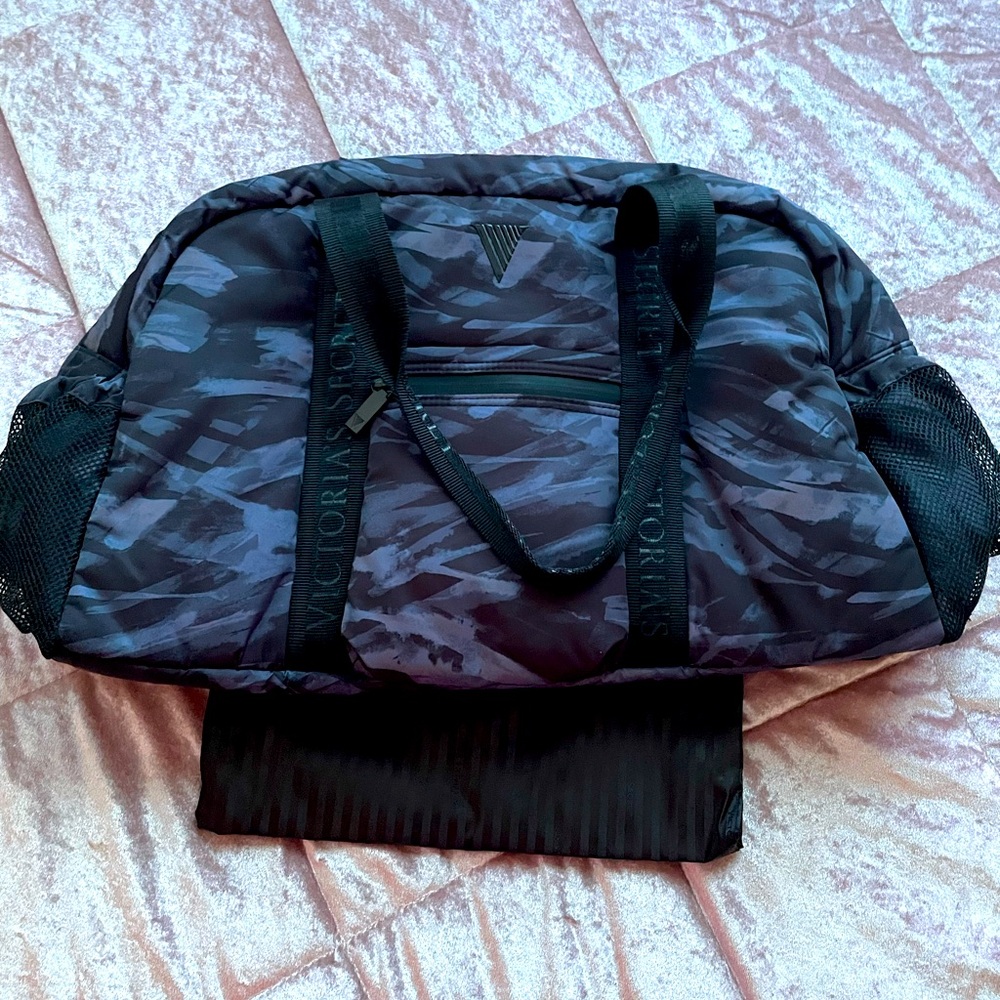 New without tags Victoria’s Secret small duffel bag.